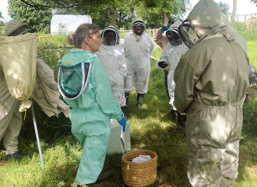 Beekeepers training session at Nuneaton and Atherstone Beekeepers